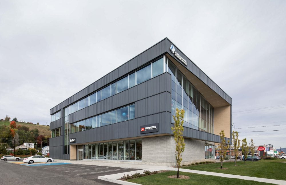Complexe santé Côte-de-Beaupré par Bourgeois / Lechasseur architectes